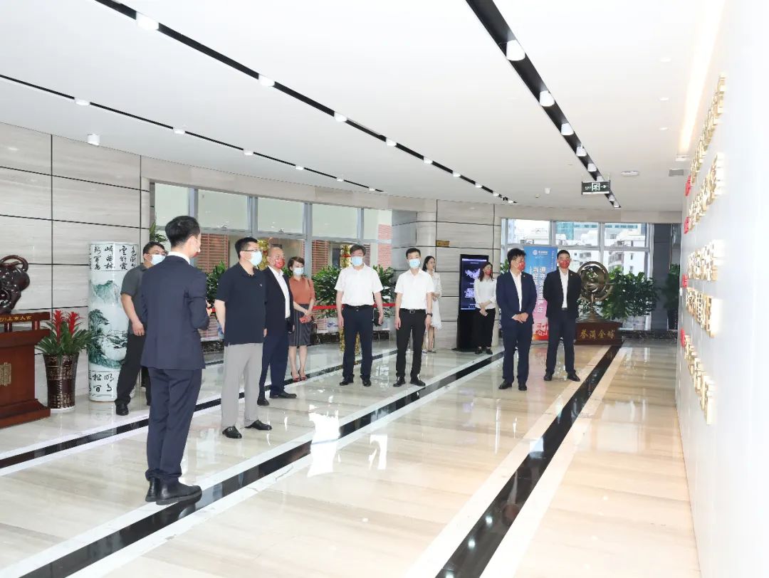 青島市政協(xié)副主席、嶗山區(qū)委書記張元升一行蒞臨中裝建設調(diào)研考察